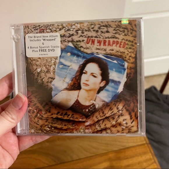 Gloria Estefan Special Edition CD Box Set - Picture 11 of 13